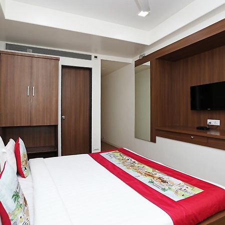 Oyo 10672 Hotel Riviera Nashik Ngoại thất bức ảnh