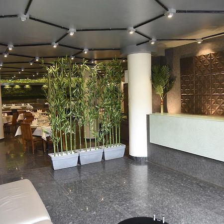 Oyo 10672 Hotel Riviera Nashik Ngoại thất bức ảnh
