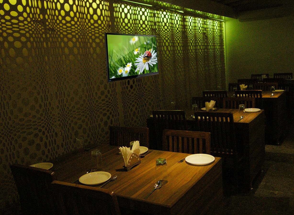 Oyo 10672 Hotel Riviera Nashik Ngoại thất bức ảnh