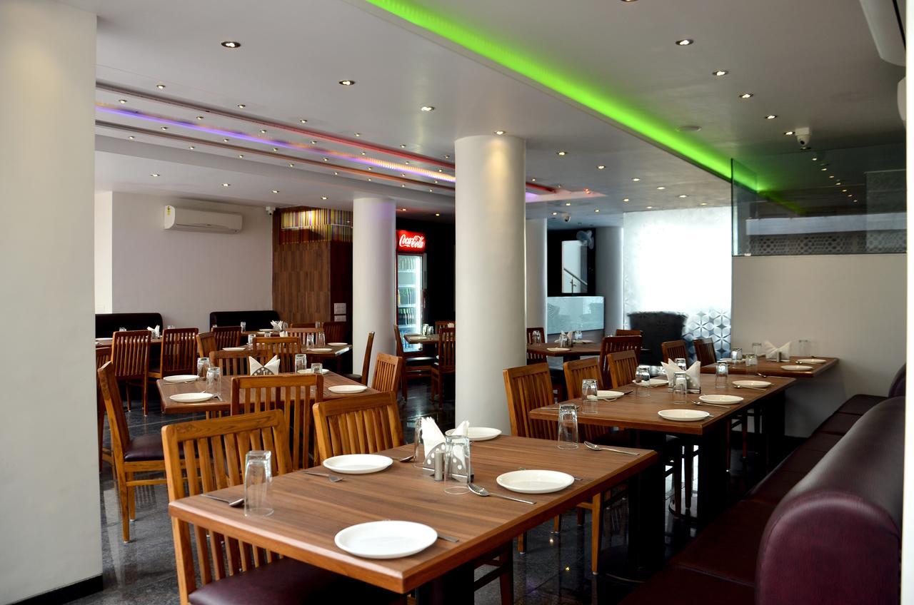 Oyo 10672 Hotel Riviera Nashik Ngoại thất bức ảnh