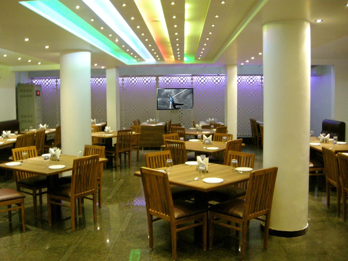 Oyo 10672 Hotel Riviera Nashik Ngoại thất bức ảnh