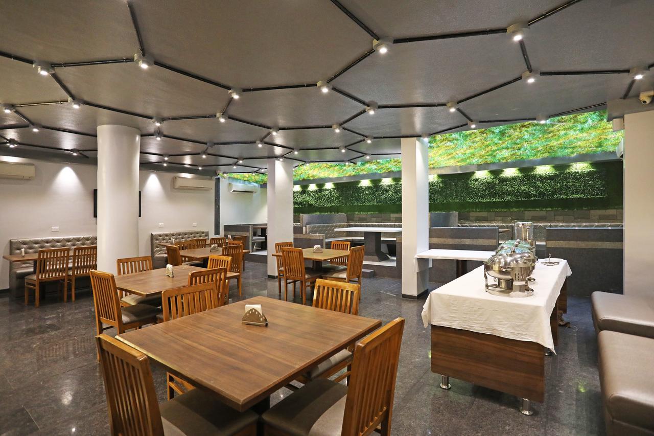 Oyo 10672 Hotel Riviera Nashik Ngoại thất bức ảnh