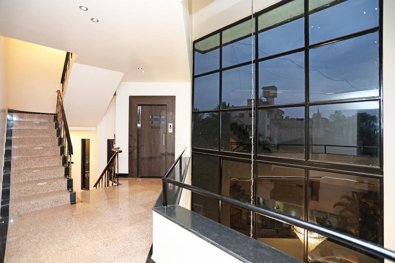 Oyo 10672 Hotel Riviera Nashik Ngoại thất bức ảnh