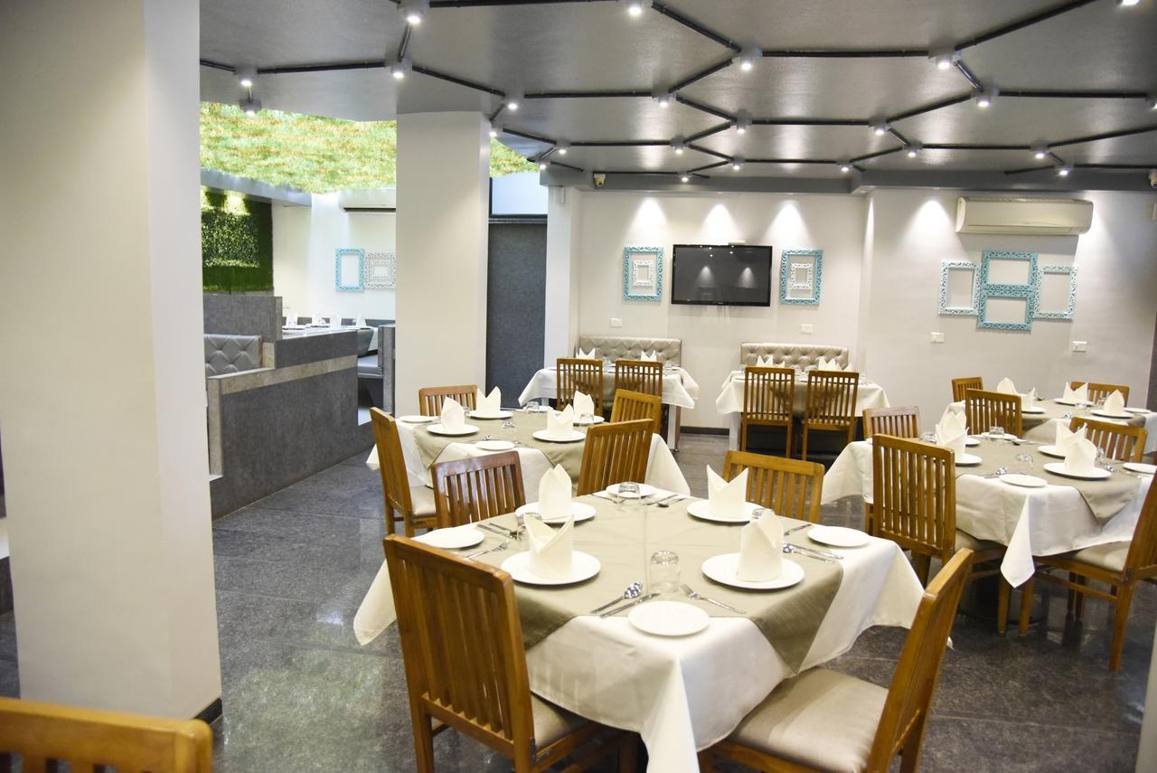 Oyo 10672 Hotel Riviera Nashik Ngoại thất bức ảnh