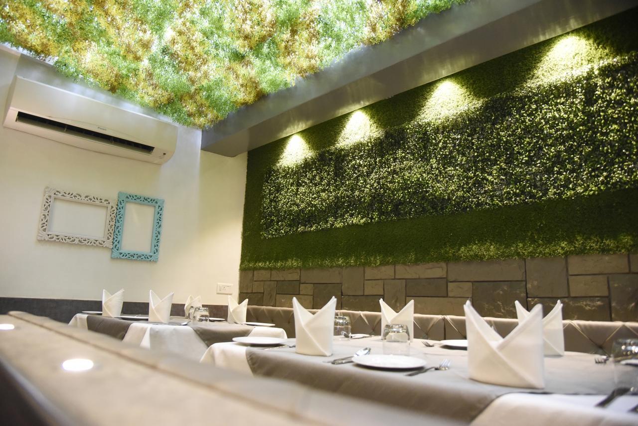Oyo 10672 Hotel Riviera Nashik Ngoại thất bức ảnh