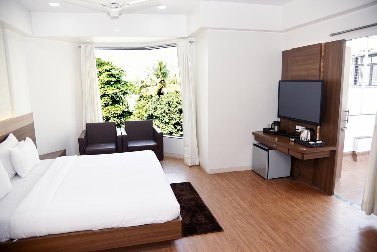 Oyo 10672 Hotel Riviera Nashik Ngoại thất bức ảnh