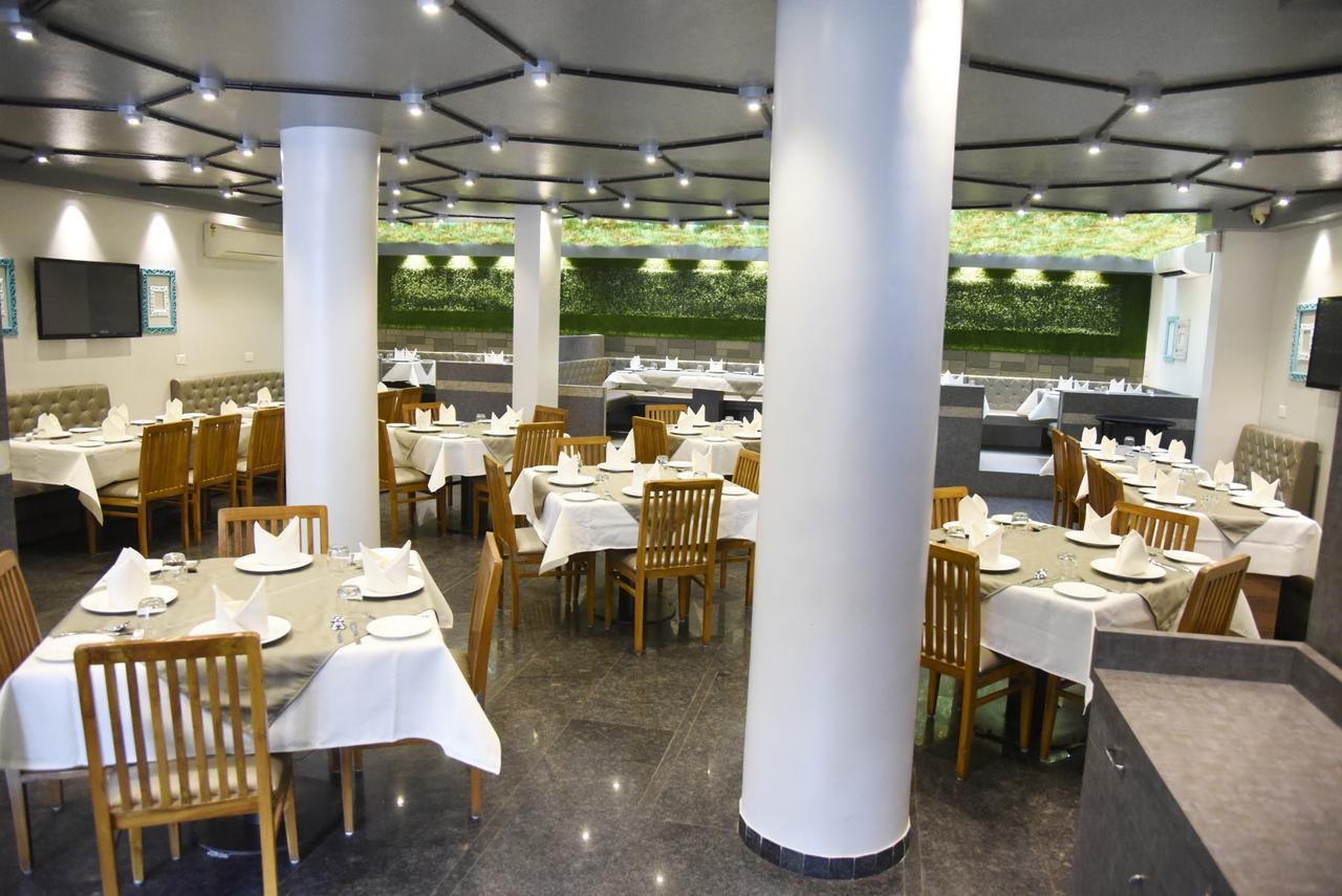Oyo 10672 Hotel Riviera Nashik Ngoại thất bức ảnh