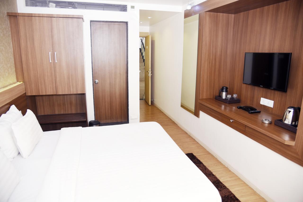 Oyo 10672 Hotel Riviera Nashik Ngoại thất bức ảnh