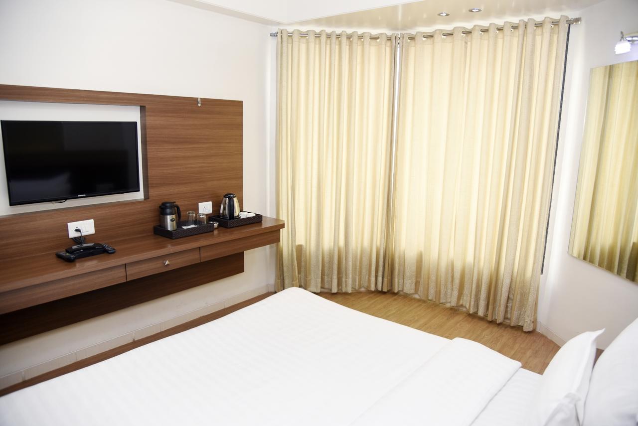Oyo 10672 Hotel Riviera Nashik Ngoại thất bức ảnh