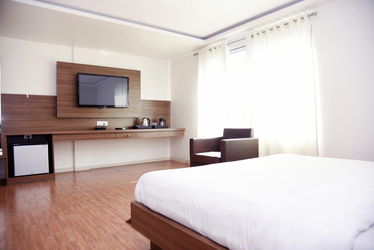 Oyo 10672 Hotel Riviera Nashik Ngoại thất bức ảnh