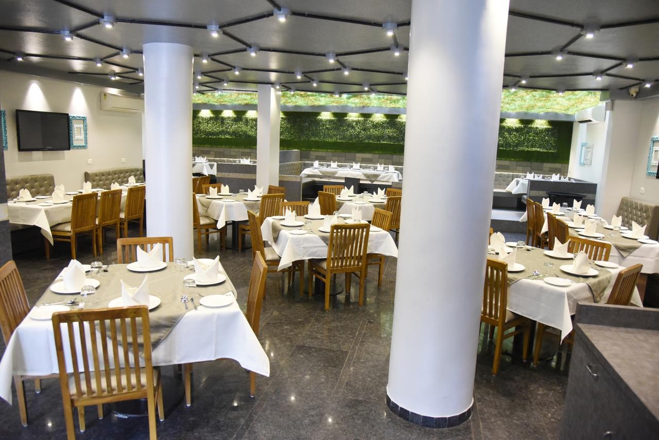 Oyo 10672 Hotel Riviera Nashik Ngoại thất bức ảnh