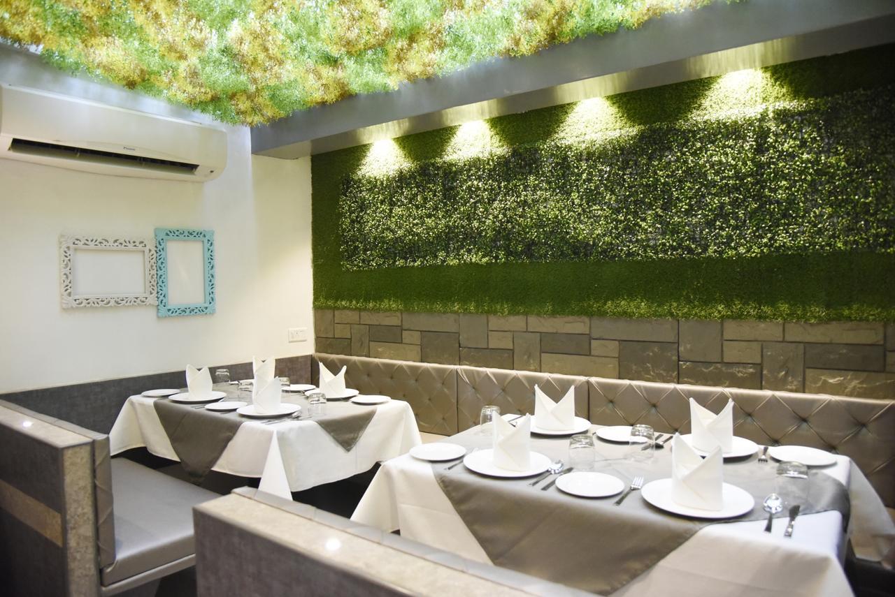 Oyo 10672 Hotel Riviera Nashik Ngoại thất bức ảnh
