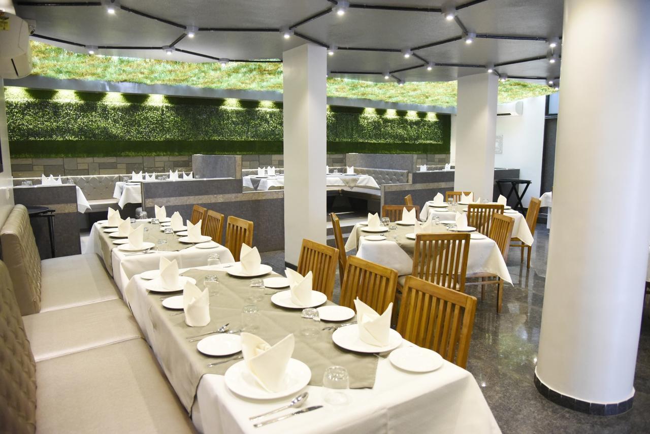 Oyo 10672 Hotel Riviera Nashik Ngoại thất bức ảnh