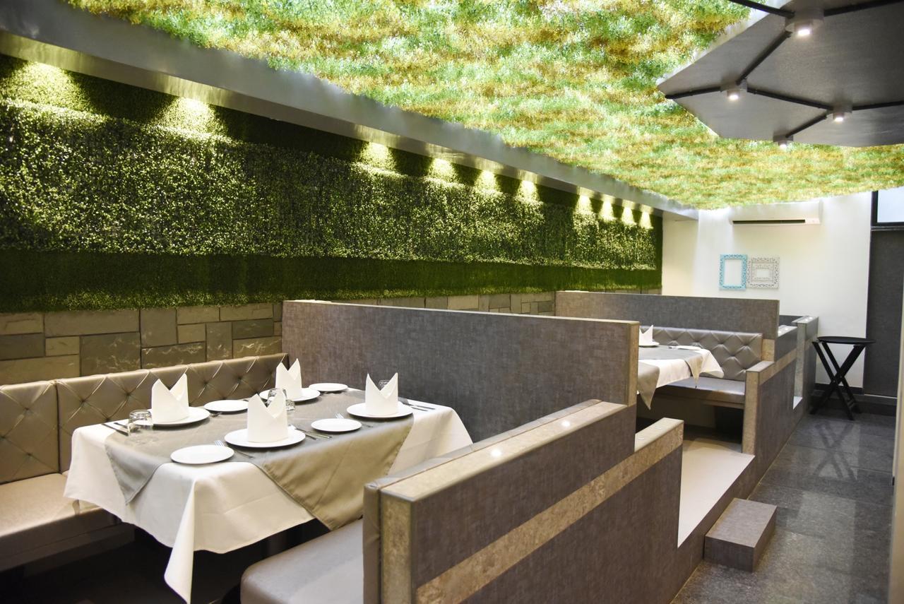 Oyo 10672 Hotel Riviera Nashik Ngoại thất bức ảnh