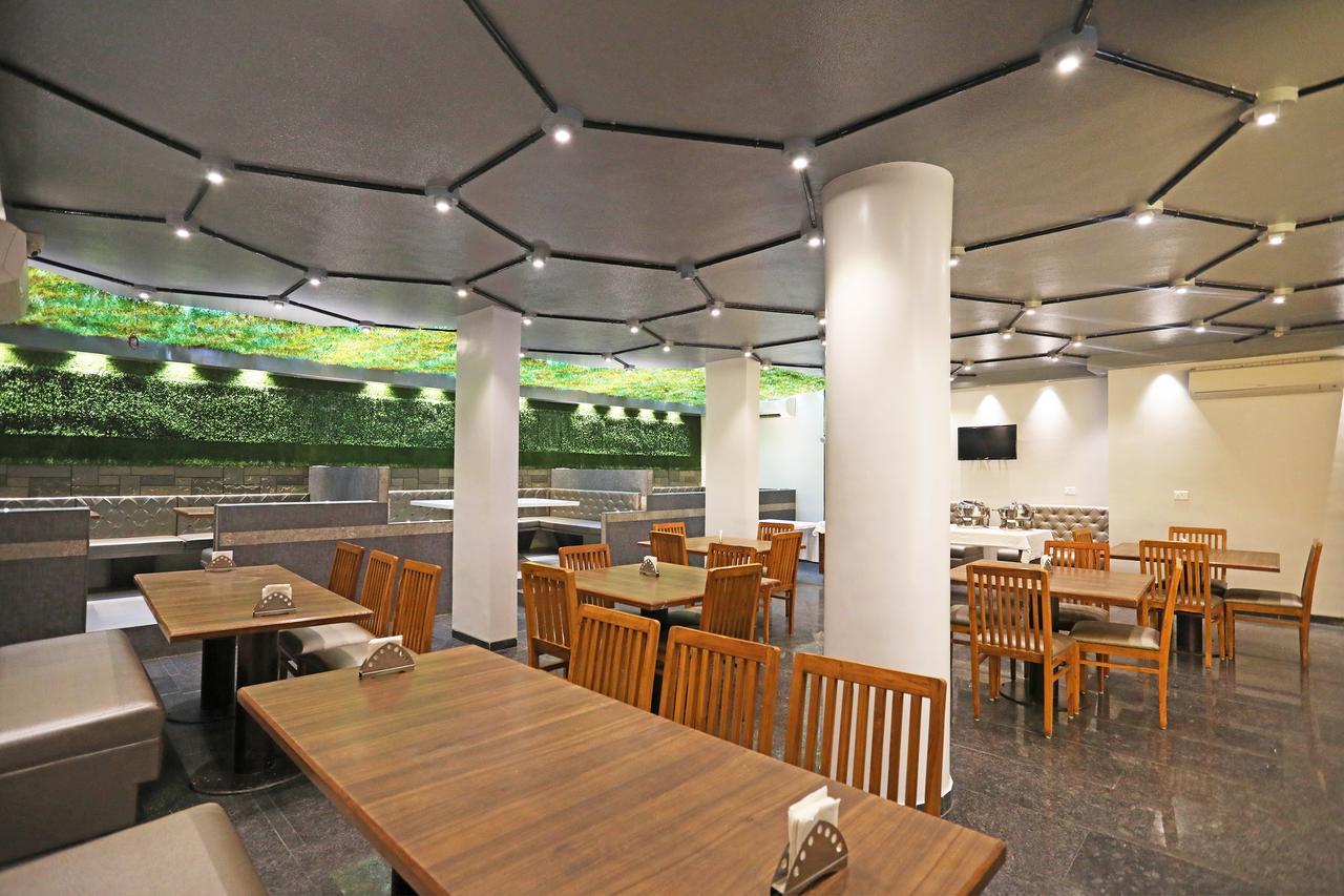 Oyo 10672 Hotel Riviera Nashik Ngoại thất bức ảnh