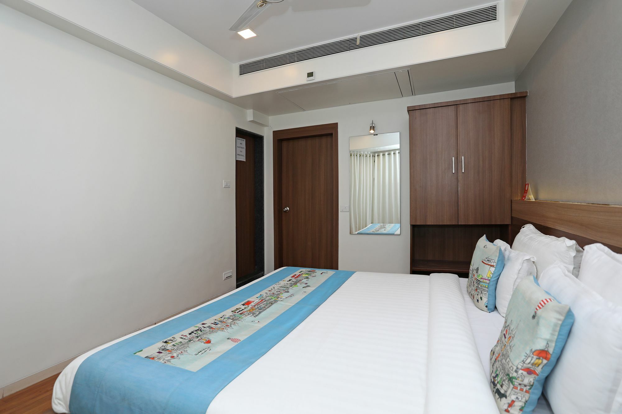 Oyo 10672 Hotel Riviera Nashik Ngoại thất bức ảnh